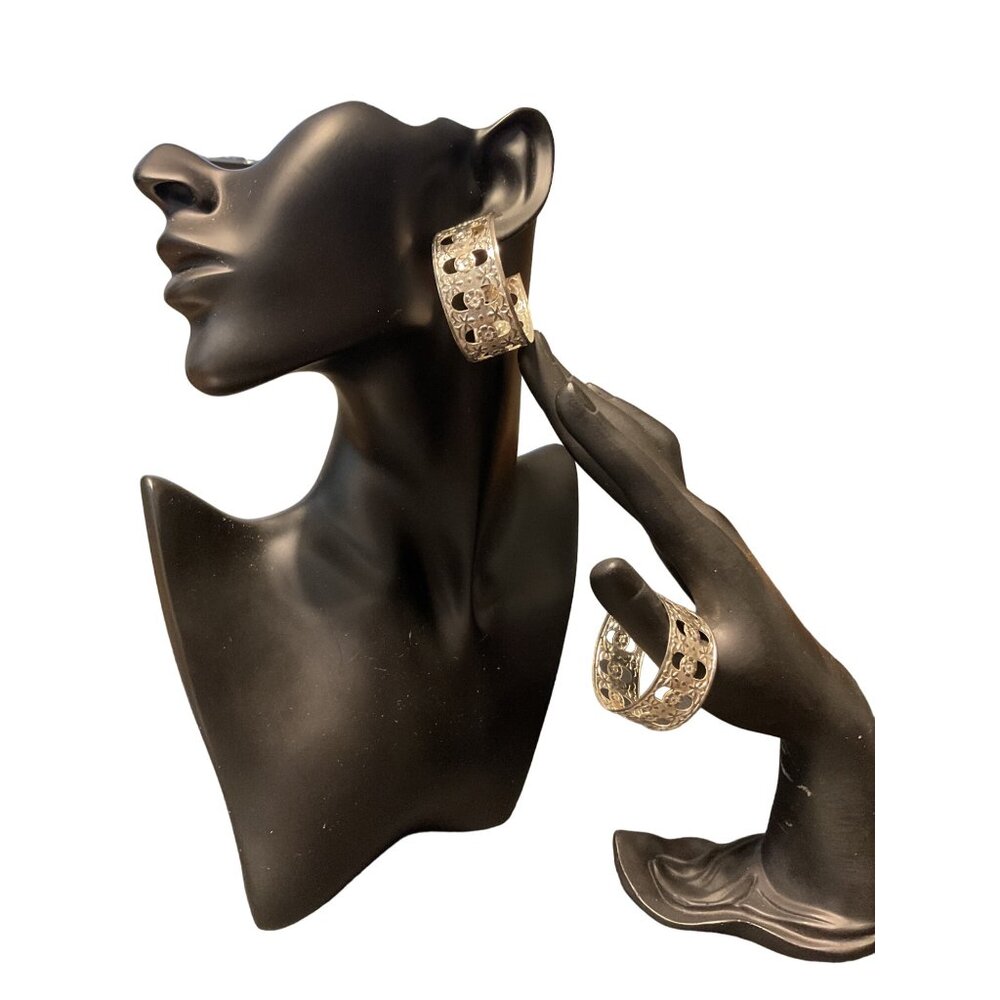 Vintage Floral Openwork Silver-Toned Hoop Earrings With Intricate Design & Light